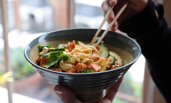 The winning recipe: Salmon cashew noodle bowl