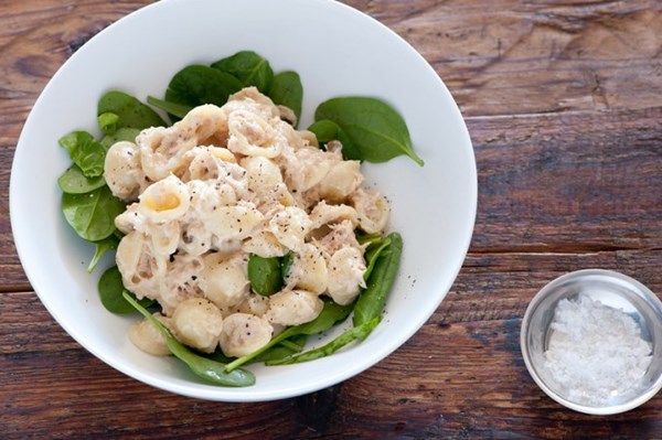 The world's easiest creamy pasta with tuna & spinach 