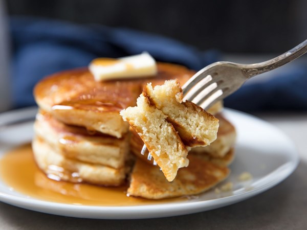 Thick and fluffy pancakes from homemade pancake mix