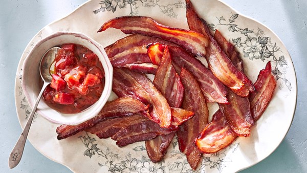 Thick-cut bacon with rhubarb chutney