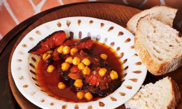 Thick-cut chorizo in cider sauce (Chorizo a la sidra)