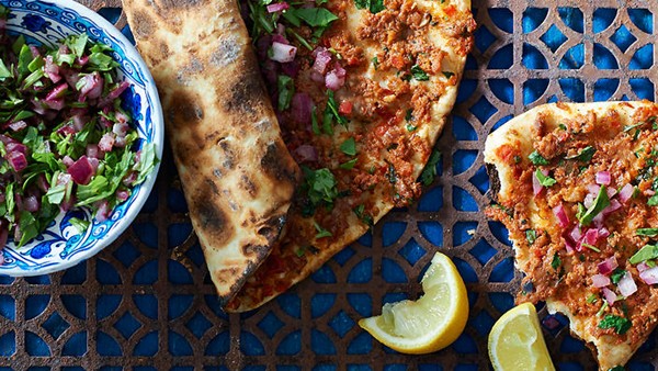 Thin-crust pide with spicy lamb toppings (Lahmacun)