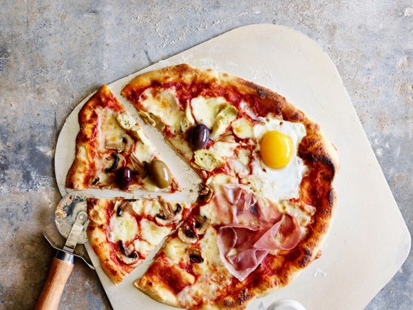Thin crust Roman-style pizza (Pizza Romana)