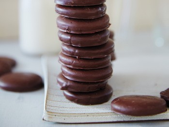 Thin minty cookies