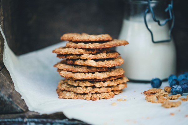 Thin oat and ginger crisps
