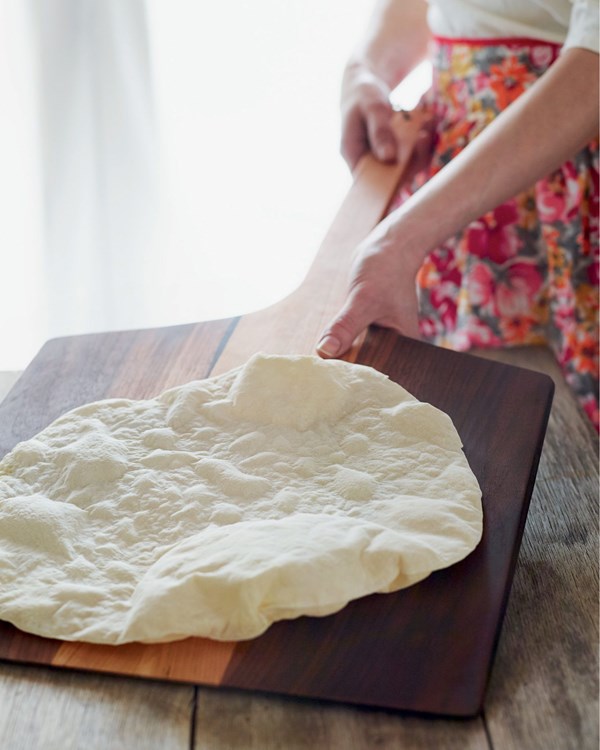 Thin pocket bread (Khebez Arabi)
