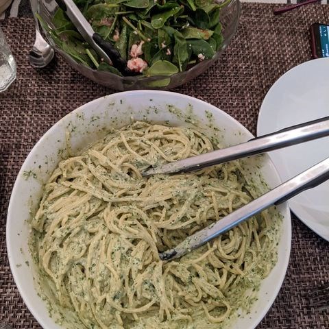 Thin spaghetti with coriander (Spaghettini con coriandolo)