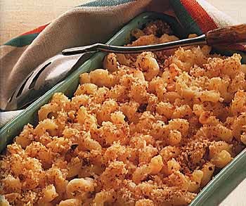 Three-cheese pasta gratin with almond crust