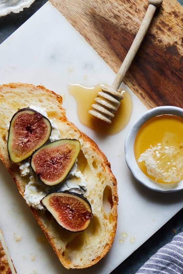Three-cheese semolina bread