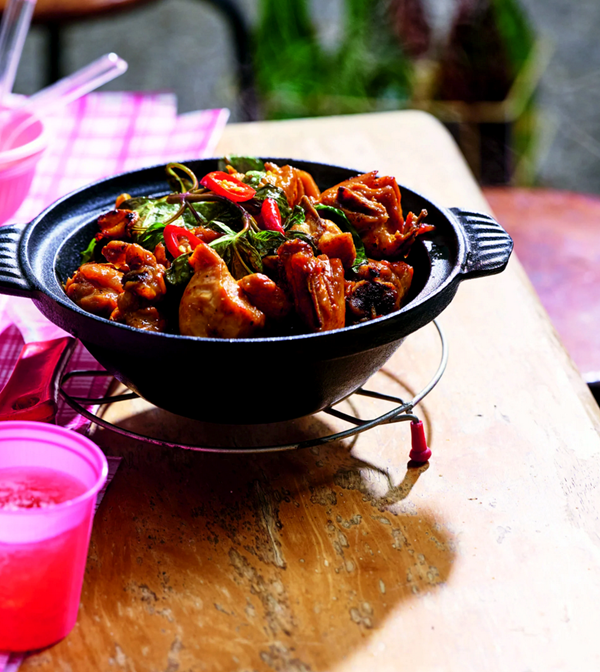 Three-cup chicken (San bei ji/Sam pue ke)