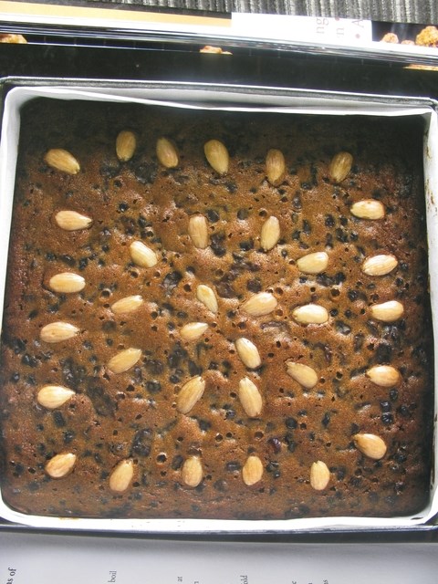 Three-generation Christmas cake