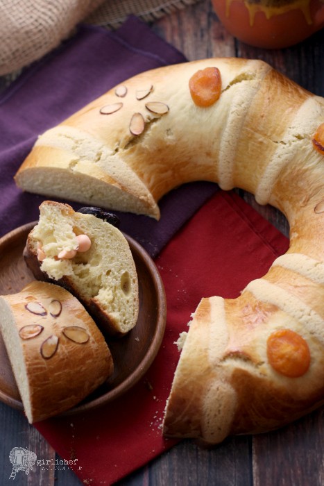 Three kings bread (Rosca de reyes)