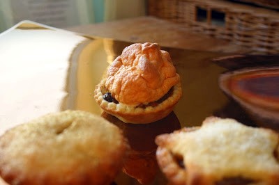 Three kings mince pies with coconut pastry (Balthazar - the king of Arabia)
