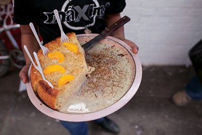Three milks cake with coconut (Pastel de tres leches con coco)