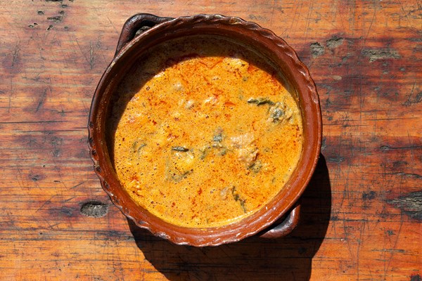 Three-seed pipian with sorrel (Xeni atapakua)