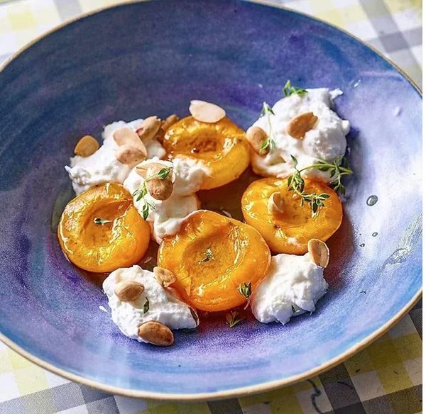 Thyme-roasted apricots with whipped goat cheese