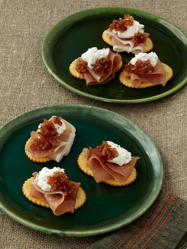 Thyme-scented goat cheese with prosciutto and shallots