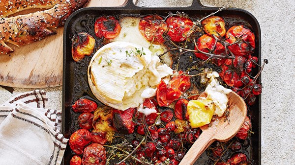 Thyme-scented roasted tomatoes and cheese