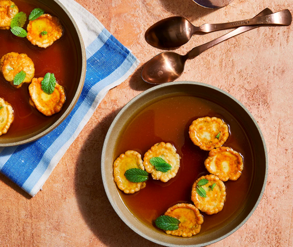 Tiny crêpe soup (Sopa de tartaritas)