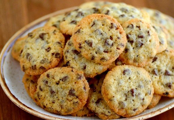 Tiny crispy crunchy chocolate chip cookies