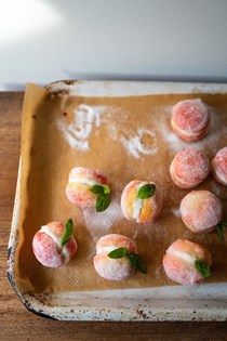 Tiny peach & almond cookies with ricotta cream
