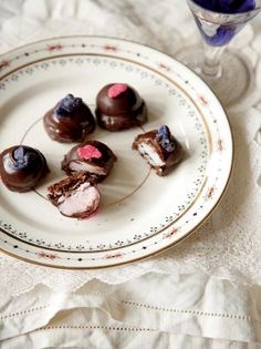 Tiny rose and violet creams [small cakes]