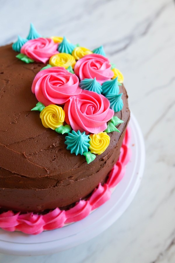 Tips for frosting cakes