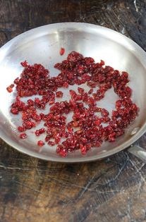 To caramelize barberries 