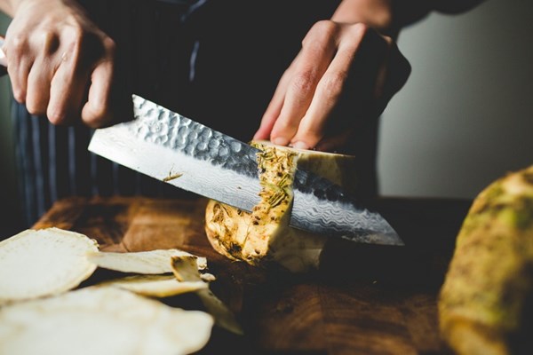 To peel celery root