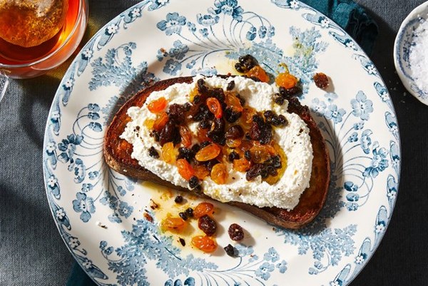  Toast with buttered raisins & ricotta 