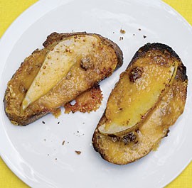 Toast with cheddar and chutney