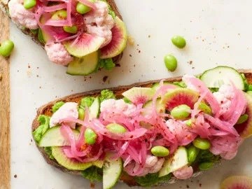 Toast with spring pea mash