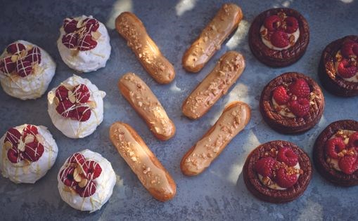Toasted almond mini Pavlovas with raspberries & white chocolate drizzle