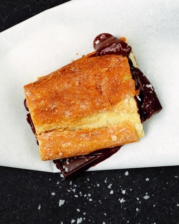 Toasted baguette with dark chocolate and salt
