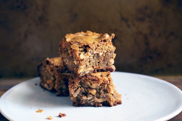 Toasted cashew and marzipan blondies