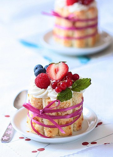 Toasted coconut and berries charlottes 