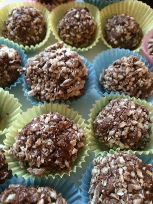 Toasted hazelnut balls