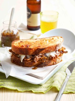 Toasted lamb sandwich with Fontina and green tomato salad