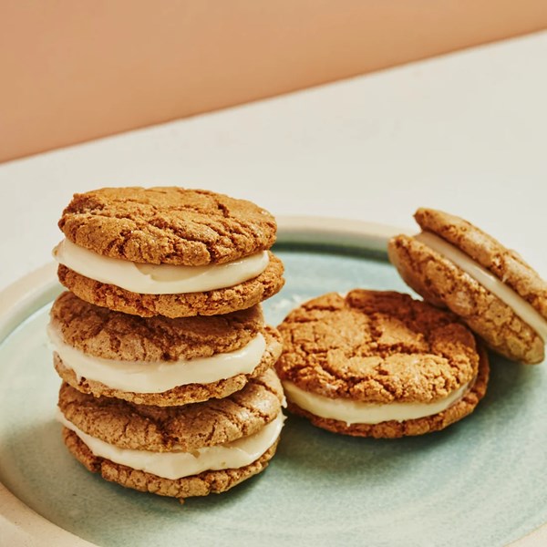 Toasted oatmeal pies