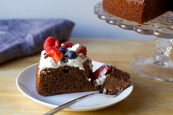 Toasted pecan cake