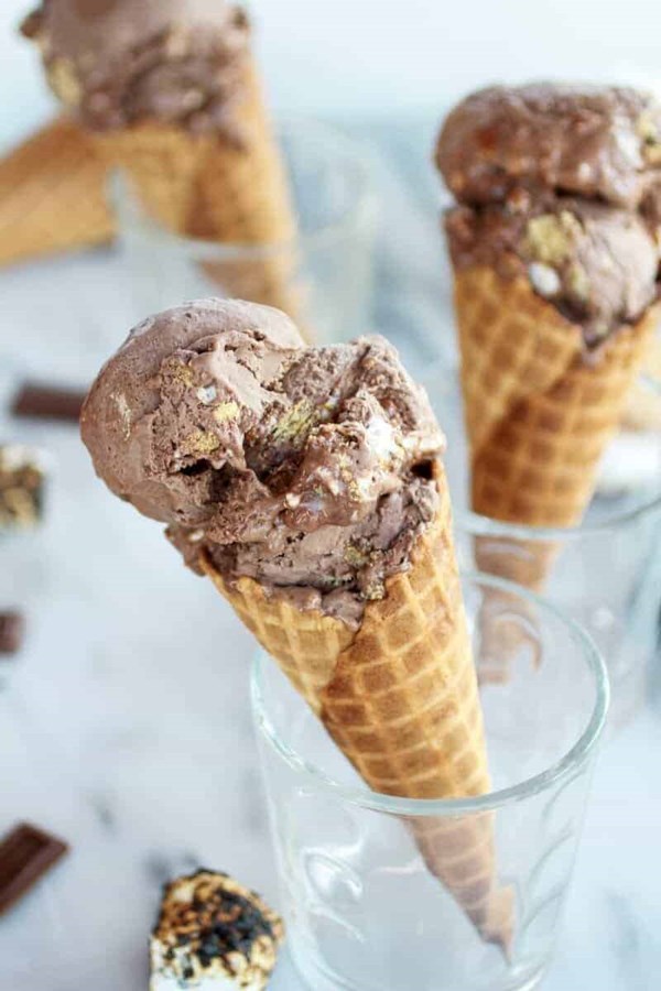 Toasted s’more chocolate fudge ice cream