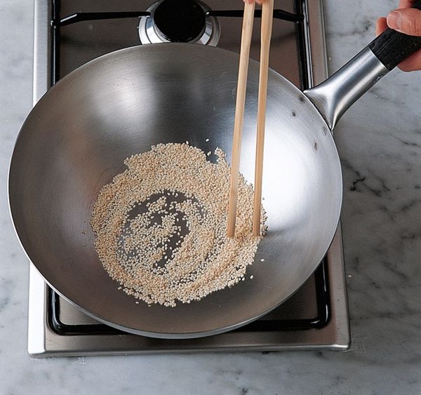 Toasting sesame seeds