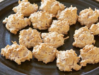 Toasty coconut macaroons
