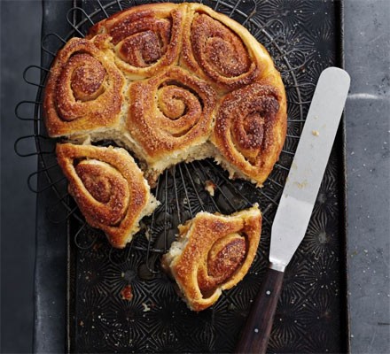 Toffee apple cinnamon buns