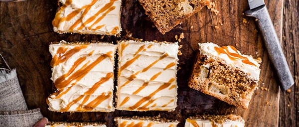 Toffee apple dump cake