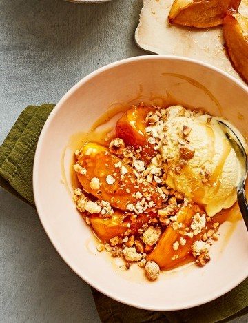 Toffee apple hazelnut crumble