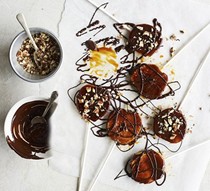 Toffee apple pops