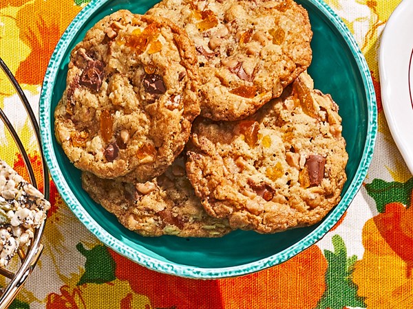 Toffee-apricot oat cookies