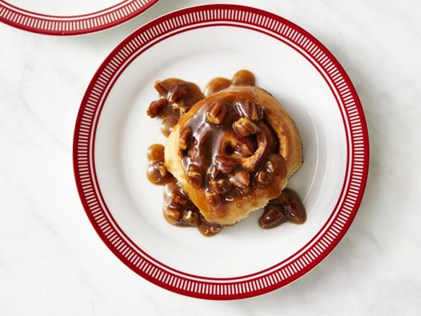 Toffee-pecan cinnamon rolls
