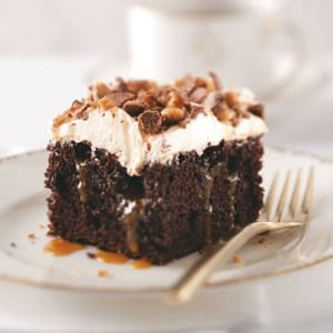 Toffee poke cake 